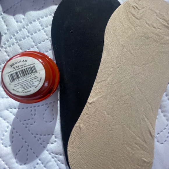 BUNDLE OF NEW NEVER WORN TIGHTS, KNEE HIGHS, NO SHOW SOCKS - Picture 3 of 11